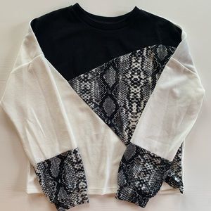 NWOT Shenk Women’s XS Animal Print Top